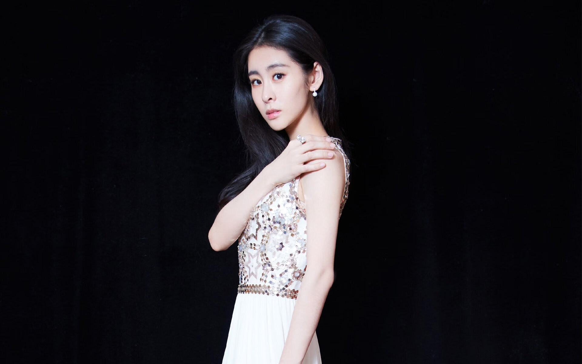 跨界奇袭,东契奇冠军级表现绽放,广厦队冷光中带走灰熊